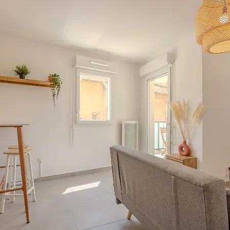 2 Pieces Proche Port Et Transports Apartament Nicea