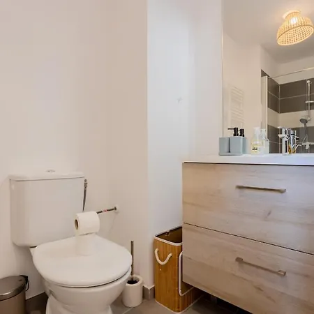 2 Pieces Proche Port Et Transports Apartament